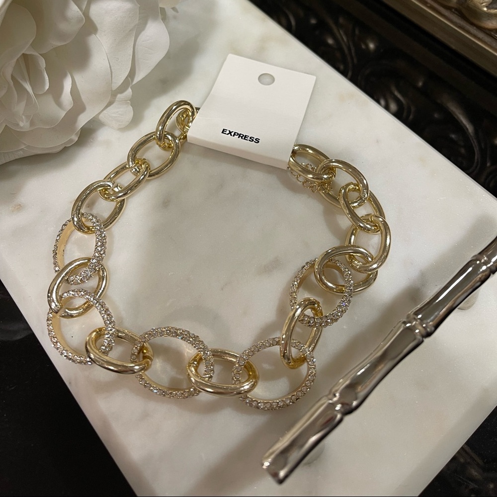 Express necklace